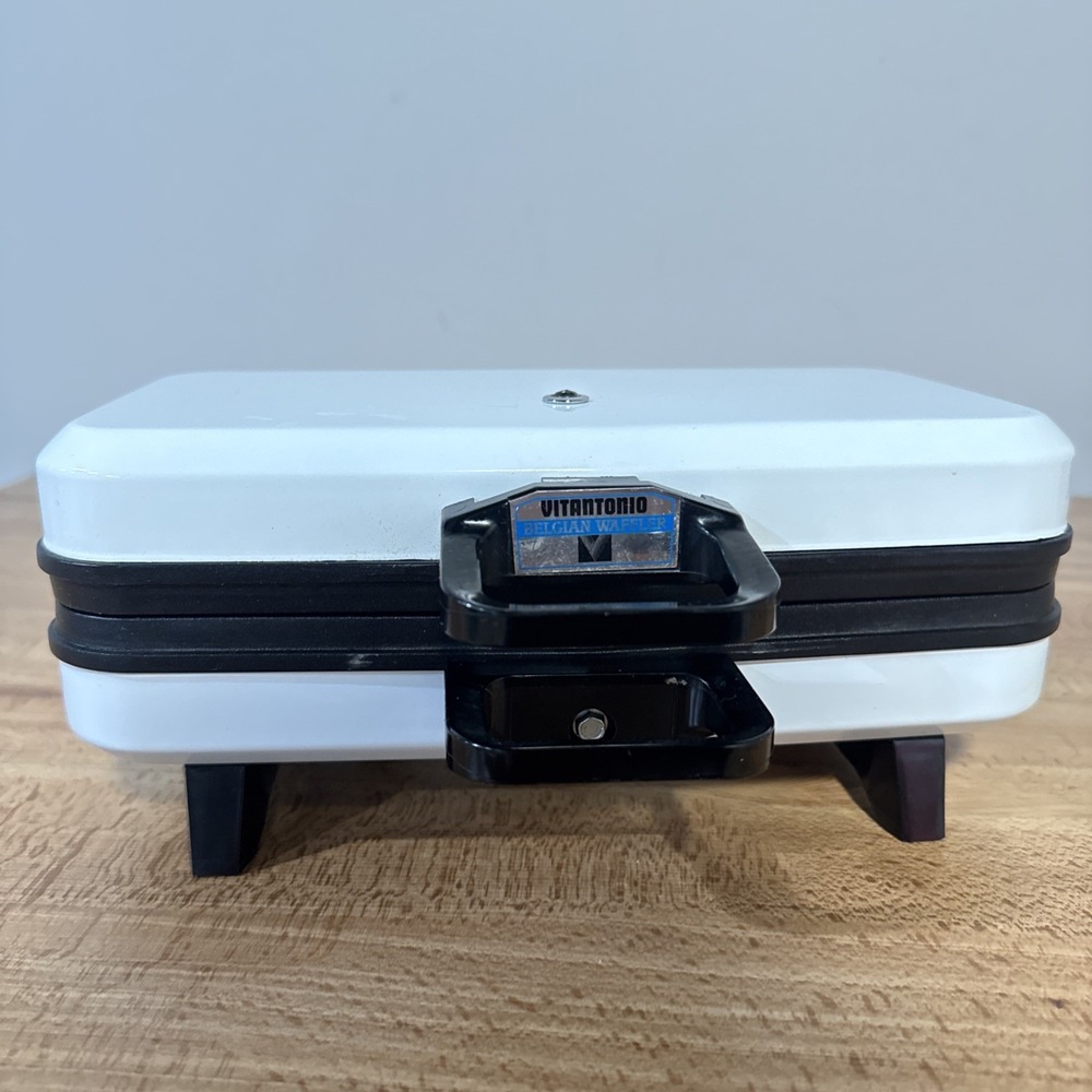 Vintage Vitantonio Belgian Waffler Model 550 Waffle Maker Iron White  900W